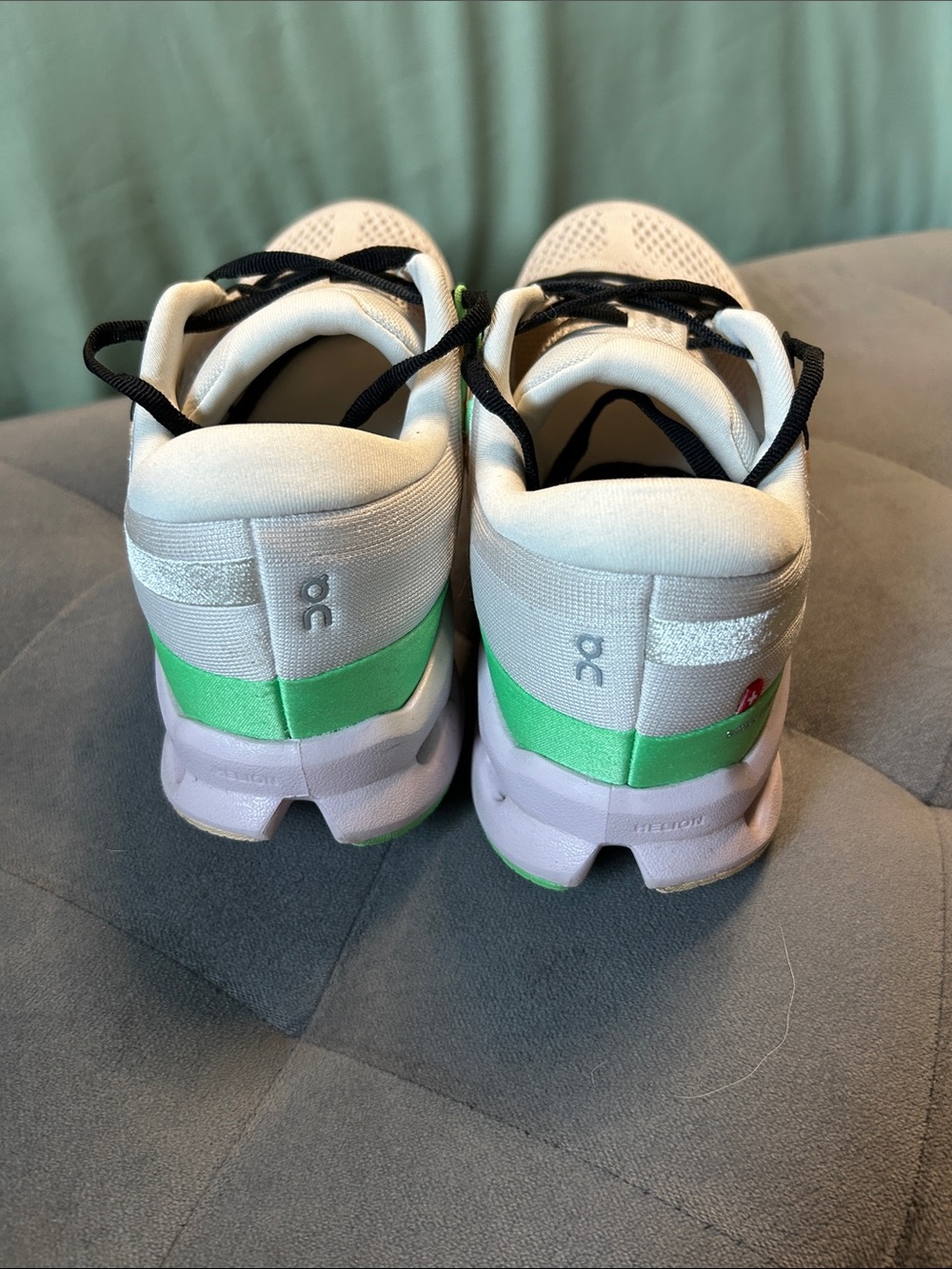 On Running Cloudsurfer Shoes - Picture 3 of 4